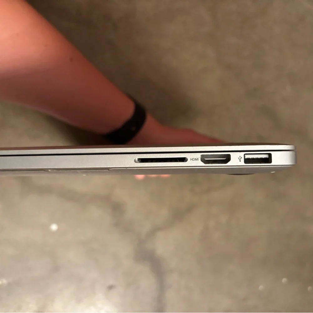 Apple MacBook Pro (13”) w/ charger & case